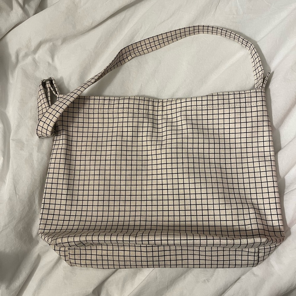 BAGGU horizontal duck bag grid pattern